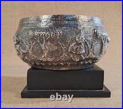 Ancien Bol à Offrandes en Argent Repoussé Saloong Siam Thaïlande