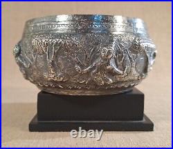 Ancien Bol à Offrandes en Argent Repoussé Saloong Siam Thaïlande