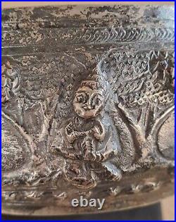 Ancien Bol à Offrandes en Argent Repoussé Saloong Siam Thaïlande