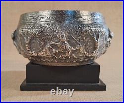 Ancien Bol à Offrandes en Argent Repoussé Saloong Siam Thaïlande