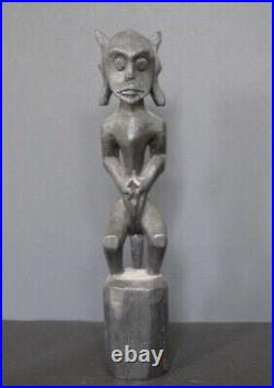 Ancienne Statuette Dayak en Bois Borneo Indonésie