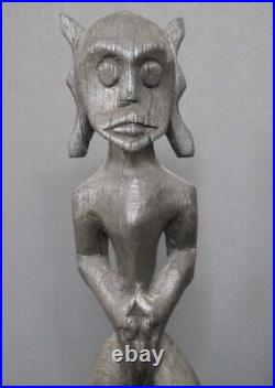 Ancienne Statuette Dayak en Bois Borneo Indonésie