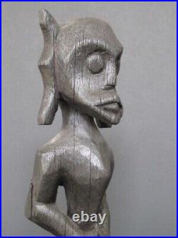 Ancienne Statuette Dayak en Bois Borneo Indonésie