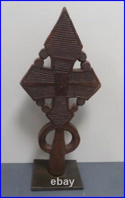Ancienne croix Copte de procession en bois Ethiopie