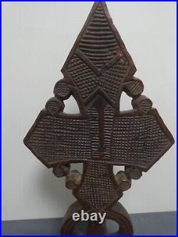 Ancienne croix Copte de procession en bois Ethiopie