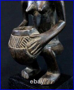 Art Africain Arts Premiers Statue Porteuse de Coupe Luba sur Socle 23 Cms ++++
