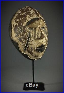 Art Africain ancien masque IGBO Nigéria bicolore kaolin marques tribales croix
