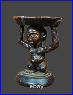 Art africain. Banc à cariatide. Ethnie Luba. R. D. Congo. Afrique