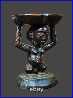 Art africain. Banc à cariatide. Ethnie Luba. R. D. Congo. Afrique