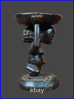 Art africain. Banc à cariatide. Ethnie Luba. R. D. Congo. Afrique