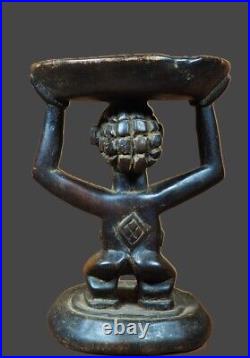 Art africain. Banc à cariatide. Ethnie Luba. R. D. Congo. Afrique