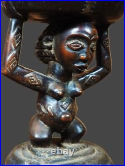 Art africain. Banc à cariatide. Ethnie Luba. R. D. Congo. Afrique