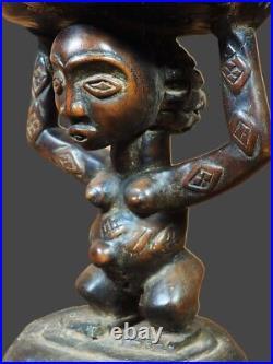 Art africain. Banc à cariatide. Ethnie Luba. R. D. Congo. Afrique