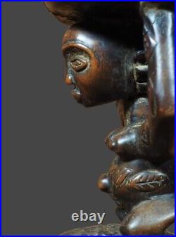 Art africain. Banc à cariatide. Ethnie Luba. R. D. Congo. Afrique