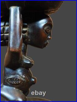 Art africain. Banc à cariatide. Ethnie Luba. R. D. Congo. Afrique