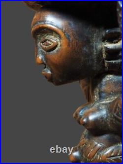 Art africain. Banc à cariatide. Ethnie Luba. R. D. Congo. Afrique