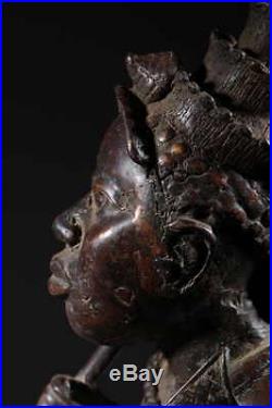 Art africain Personnage en bronze du royaume d'Ifé