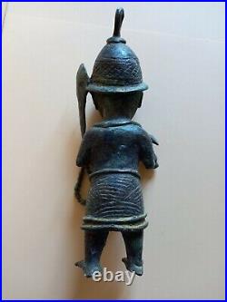 Bronze du Bénin Statuette guerrier garde du palais nigeria