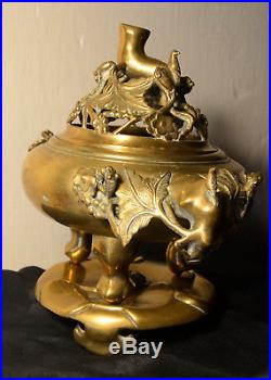 Brule parfum Indochinois en bronze, cachet dessous. XIX-XXème