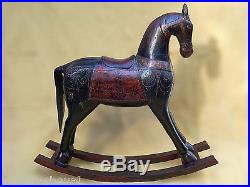 CHEVAL A BASCULE EN BOIS PEINT, Inde, rocking horse, 70 cm, style ancien