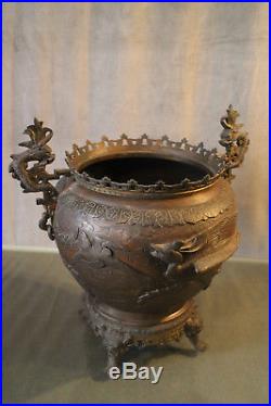 Cache-pot jardinière en bronze anses aux dragons Indochine Japon 19e