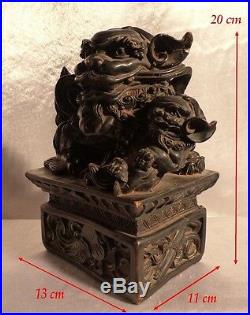Chien de Foo Chine Ancienne Céramique Noire Chien Foo sur socle Chine XIXe