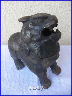 Chien de fô, brûle parfum en fonte de fer. Chine. Dynastie Ming. Lion gardien