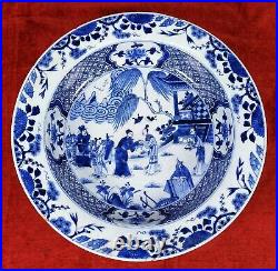 Grand Plateau. Porcelaine Bleue Et Blanche. Diam. 42. Kangxi. Chine 1661-1722