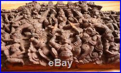 Grand haut-relief en bois sculpté Divinité éléphant Paon Extrême-Orient