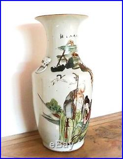 Grand vase ancien en porcelaine de Chine, décor peint à la main. H. 43,5 cm