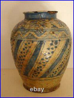 Grand vase en ceramique. Turquie, (Iznik), Perse. XIX°