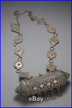 Important collier porte amulette Hirz en argent Yémen Sultanat d'Oman