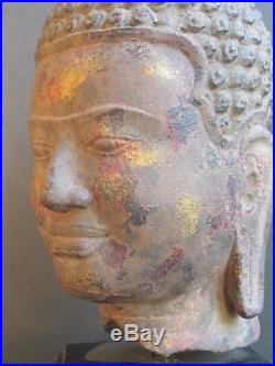 Imposante Tête de Bouddha Khmer en Pierre, Cambodge