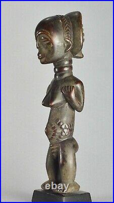 Jolie statuette féminine LUBA Cute figure Congo African Tribal Art Africain 1324