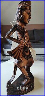 Magnifique Grande sculpture Divinité/Danseuse Balinaise. En bois massif. 58 cm