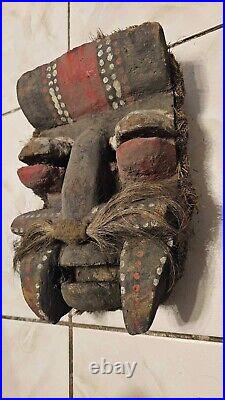 Masque africain Art Tribal 29cm X 19cm X 11cm