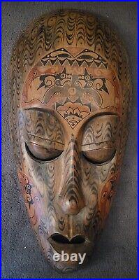 Masque de l'Ile de Lombok Moluques Moluccas Indonésie bois lourd 50cm Tribal Art