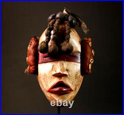 Masque en bois Zakpai style Dan africain artisanal art tribal de collection