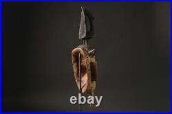 Masques africains antique Baule masques africains antiques suspendus au mur a