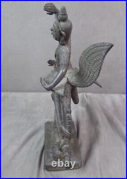 Mythologie hindouiste GARUDA. En bronze. Ancien