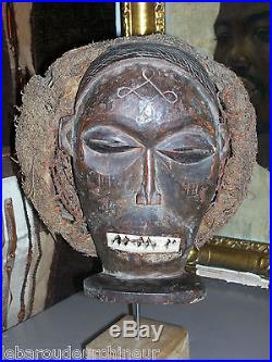 Old African mask. Ancien Masque africain Tchokwe ancienne collection Française
