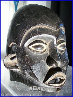 Old African mask. Masque africain ancien