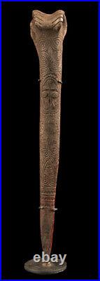 Os sculpté, carved tool, art océanien, Papouasie Nouvelle Guinée