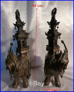 Paire d'Éléphants en Bronze Surmonté d'une Pagode Brûle-Parfums Chinois XIXe