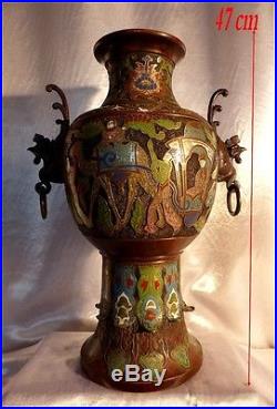 Paire de Grands Vases de Chine aux Coqs Bronze Cloisonné XIXe dynastie Qing