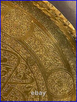 Plateau hispano mauresque ancien en bronze ciselé Art de l'Islam