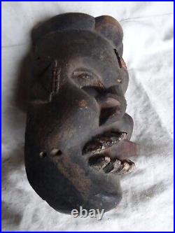 Rare, masque Africain ancien a compartiment (j'en demande par 5 millions)