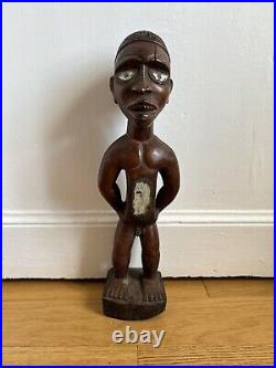 Statue africaine art tribal statue en bois patine brun rouge et cavité Congo