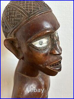 Statue africaine art tribal statue en bois patine brun rouge et cavité Congo