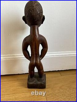 Statue africaine art tribal statue en bois patine brun rouge et cavité Congo